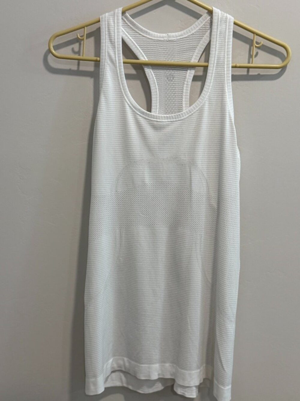 Lululemon Swiftly Tech RB Tank Top 2.0 Size 8 Race Length Silverescent White